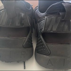 Nike Air Huraches men’s tennis shoes